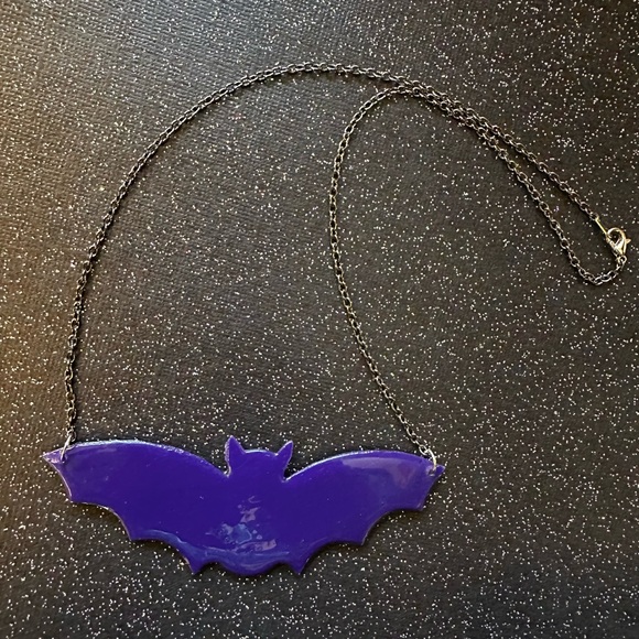 Spooky bat necklace - Picture 4 of 4